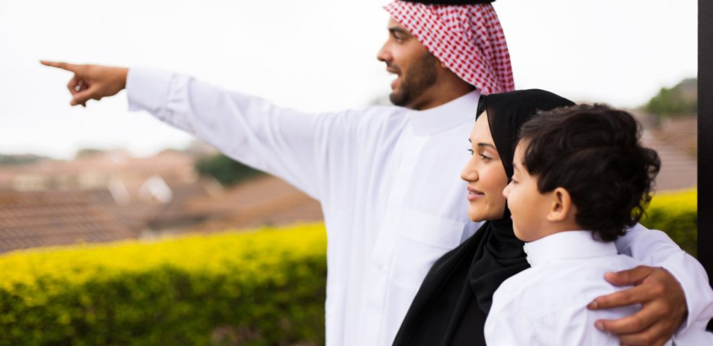 7 علامات تدل على حب الزوج لزوجته!