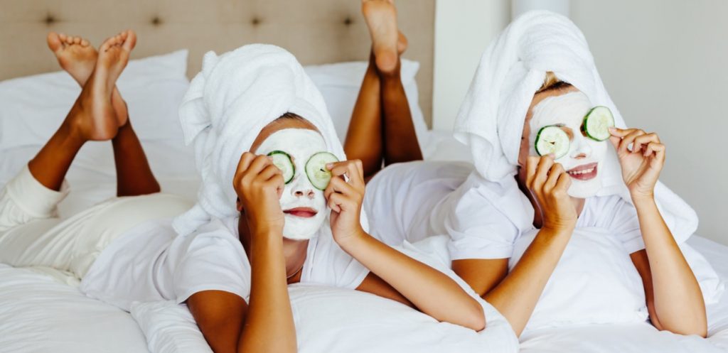 خلطات للوجه من أجل بشرة متألقة