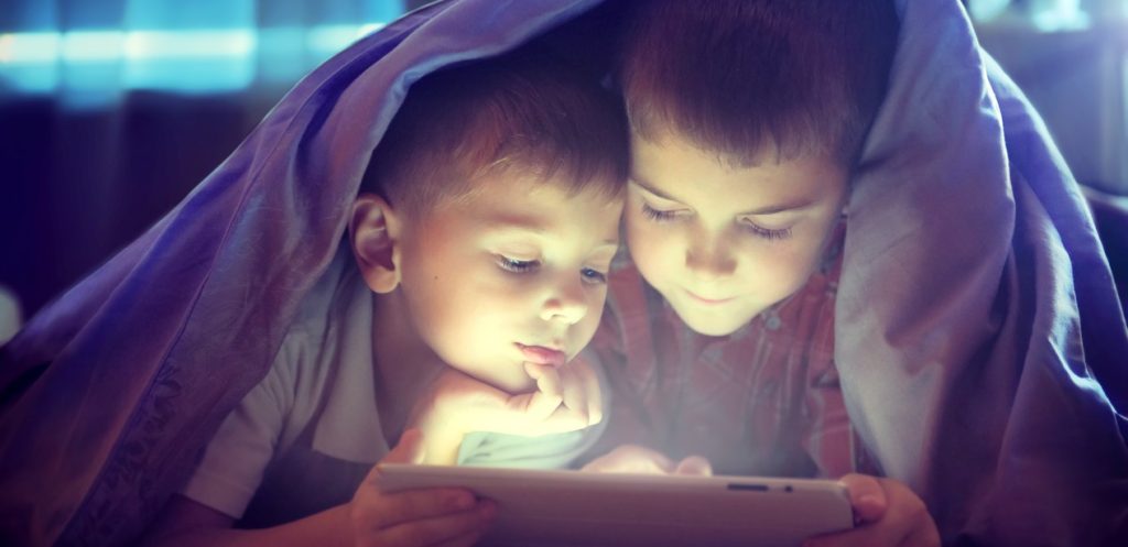 كيف تؤثر الأجهزة الالكترونية على الأطفال