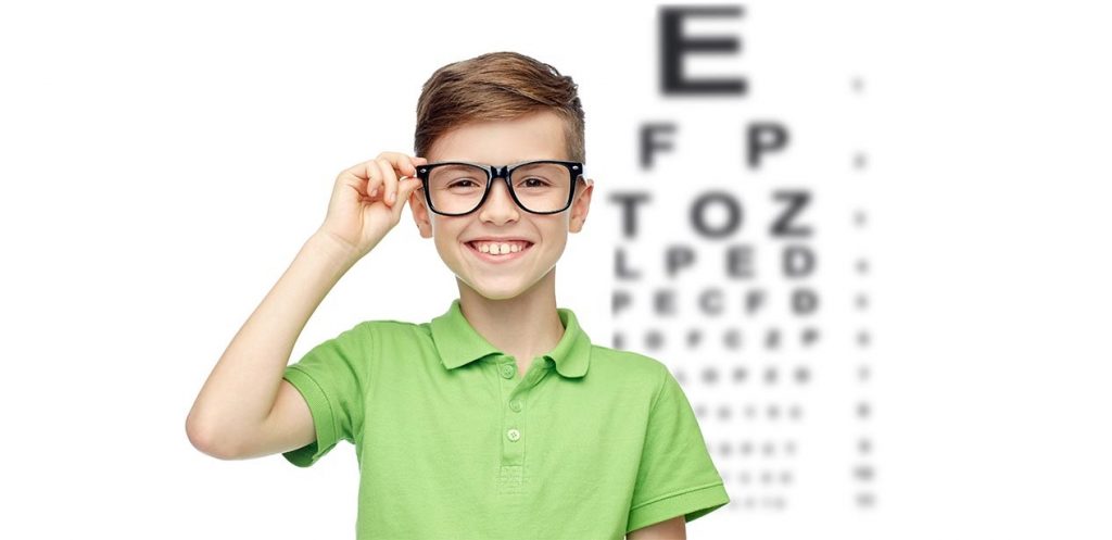 7  علامات تدل على معاناة طفلك من ضعف النظر