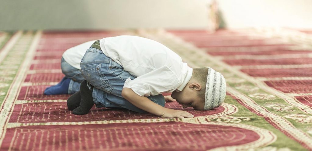كيف أعود أطفالي على الصلاة في وقتها؟