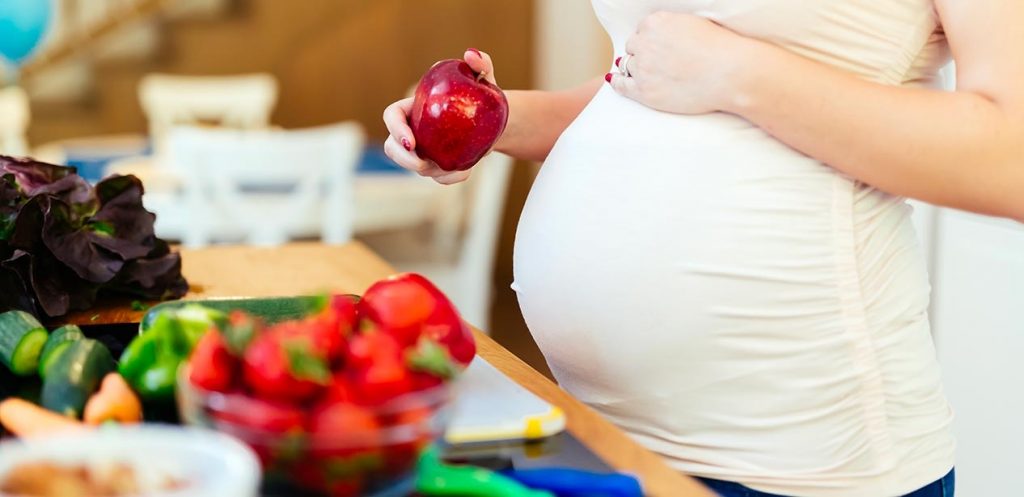 كيف تتخلصين من الحموضة أثناء الحمل؟