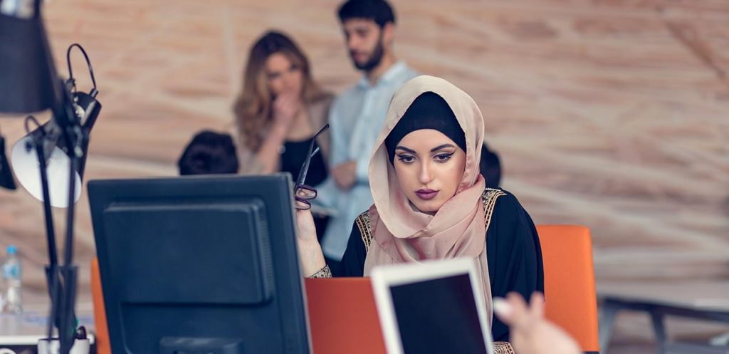 هل يؤثر عمل المرأة على علاقتها مع زوجها؟