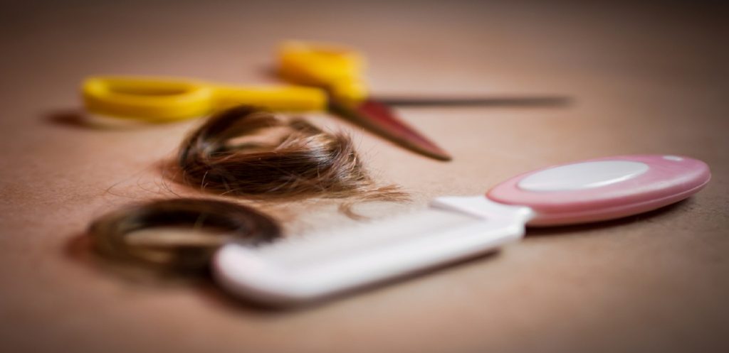 ماذا تعرفين عن قص شعر مولودك للمرة الأولى؟