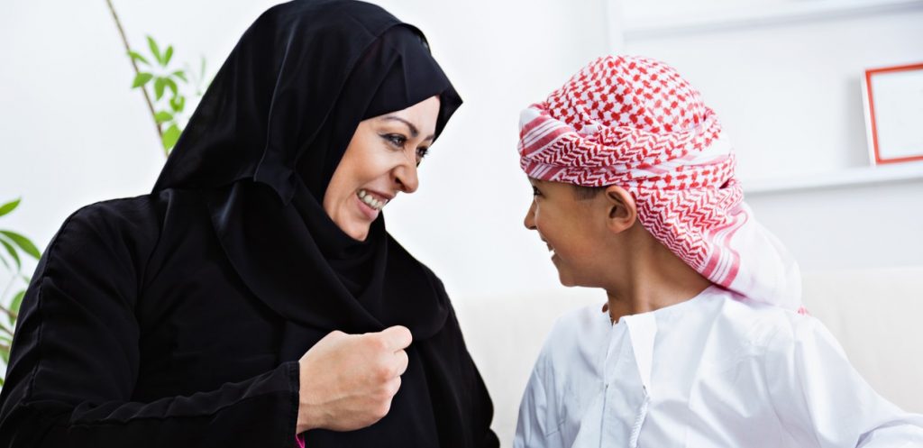 كيف تسألين طفلك عن يومه في المدرسة ؟