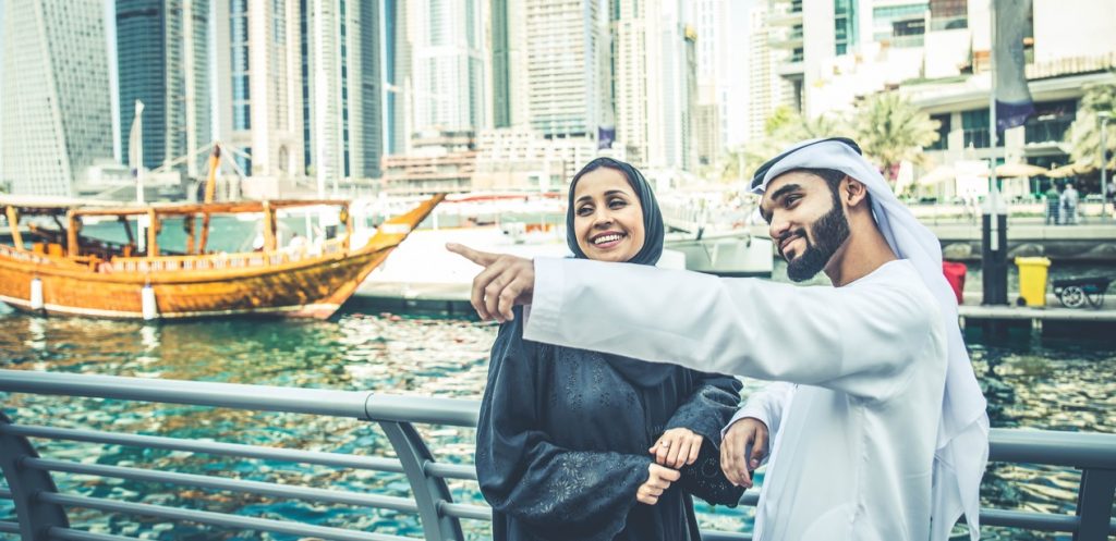 دليل المتزوجين: كيف تسعد زوجتك بدون تعب