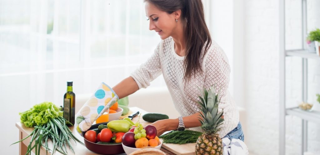 حلول وأفكار لإعداد الوجبات مسبقاً للأمهات العاملات