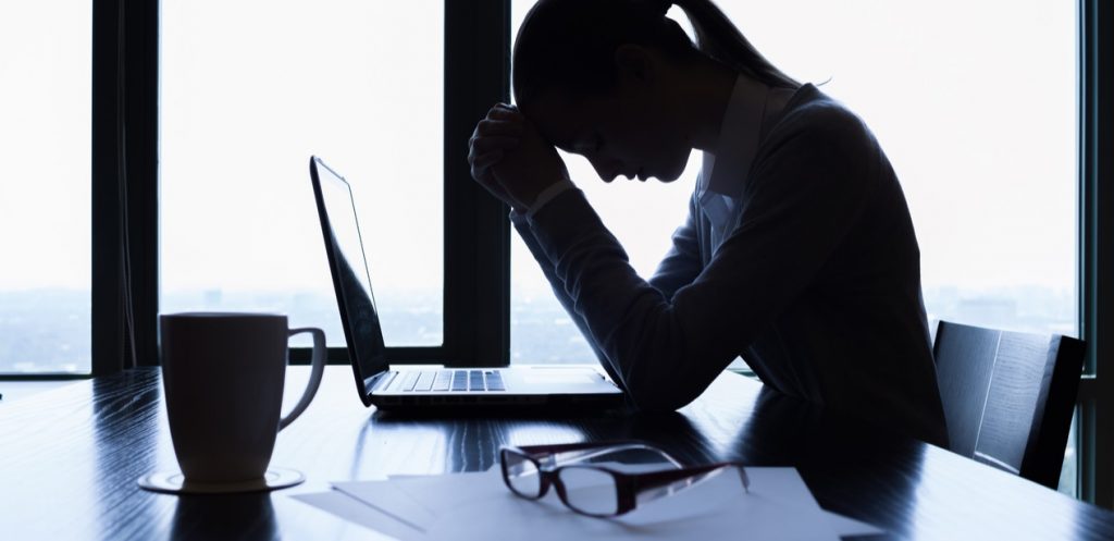 7 عادات قد تكون السبب وراء عدم تقدمك في العمل