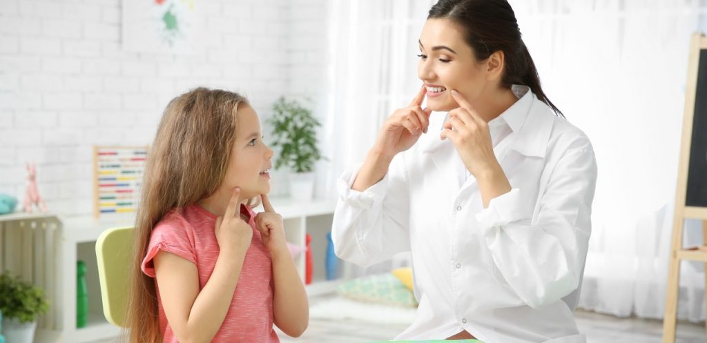 كيف يساهم العلاج الوظيفي في تطوير مهارات طفلي؟