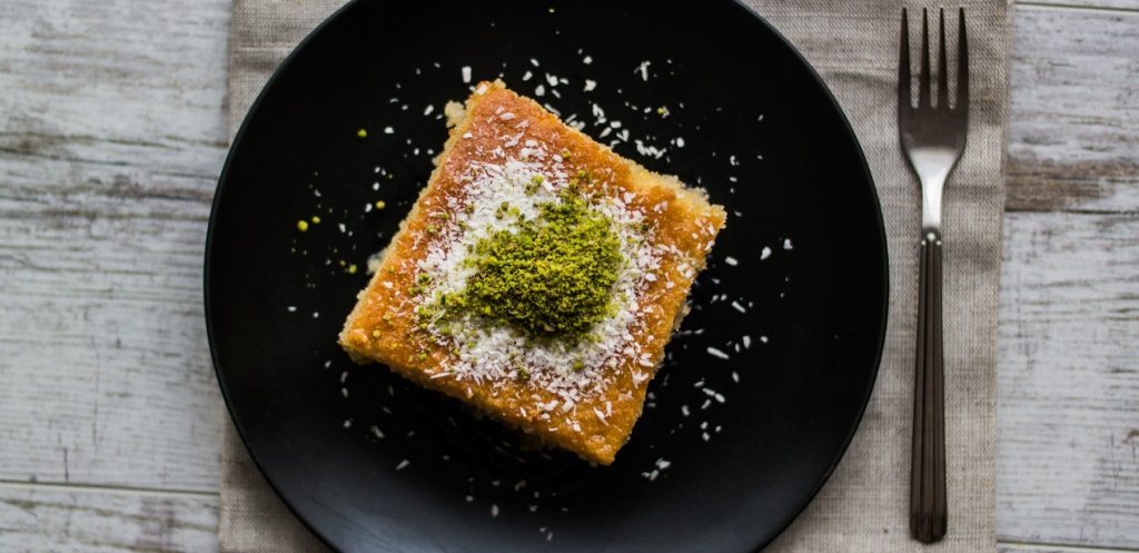 طريقة عمل بسبوسة بالقشطة