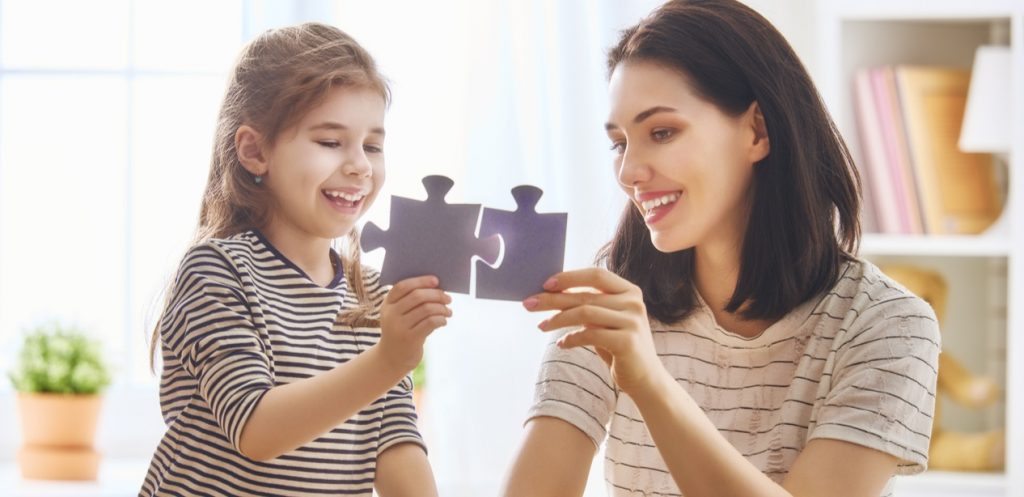 كيف أختار (الأحجية) البازل المناسبة لتطوير مهارات طفلي؟