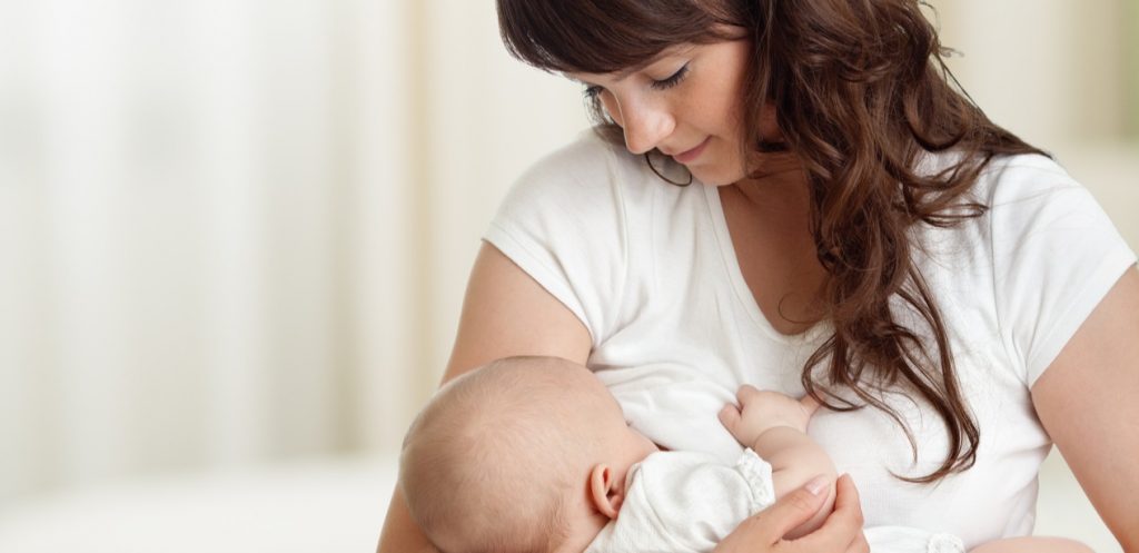 نصائح عملية لصيام صحي للأم المرضعة وأهم الأغذية التي تزيد ادرار الحليب