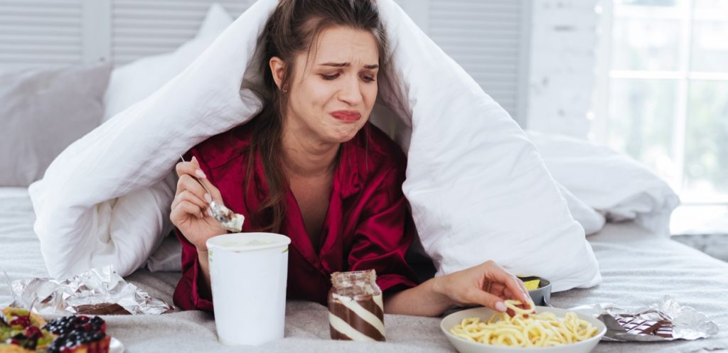 كيف تتوقفين عن الأكل العاطفي