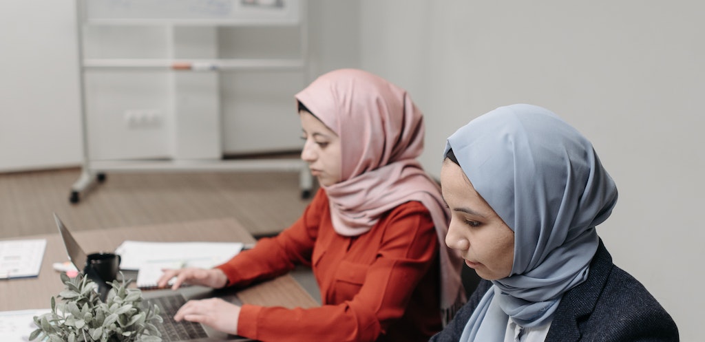 تغيير المسار الوظيفي للأمهات : هل ممكن؟ وما إمكانية نجاحه؟