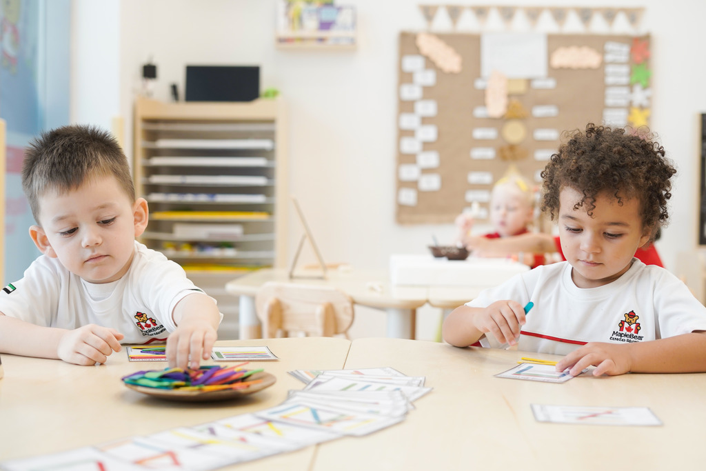 تهيئة الأطفال للعودة إلى المدرسة: التعامل مع تراجع التكيف في سنوات الروضة