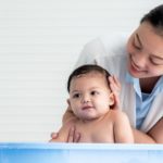 أنواع مقاعد الاستحمام للأطفال: دليلك الكامل لاختيار المقعد المناسب لطفلك أنواع مقاعد الاستحمام للأطفال: دليلك الكامل لاختيار المقعد المناسب لطفلك