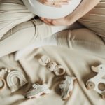 ماذا تحتاج الأم أثناء الحمل؟ دليل شامل لاحتياجات الحامل من الشهور الأولى حتى الولادة ماذا تحتاج الأم أثناء الحمل؟ دليل شامل لاحتياجات الحامل من الشهور الأولى حتى الولادة